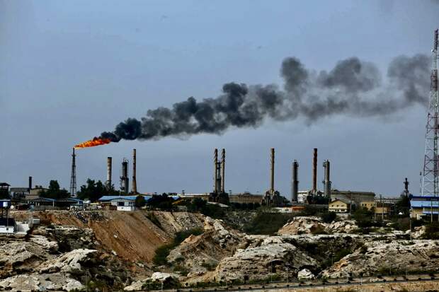 Пентагон нанес удары по острову Харк — главному нефтяному терминалу Ирана, но пощадил нефтяную инфраструктуру