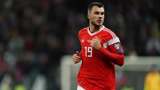 Комличенко рассказал, что отношение Черчесова к нему поменялось