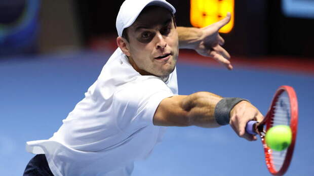 Российский теннисист Аслан Карацев выиграл турнир в Австралии