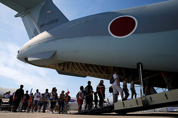 Японский самолет РЭБ EC-2 возглавил мировой рейтинг странных военных машин