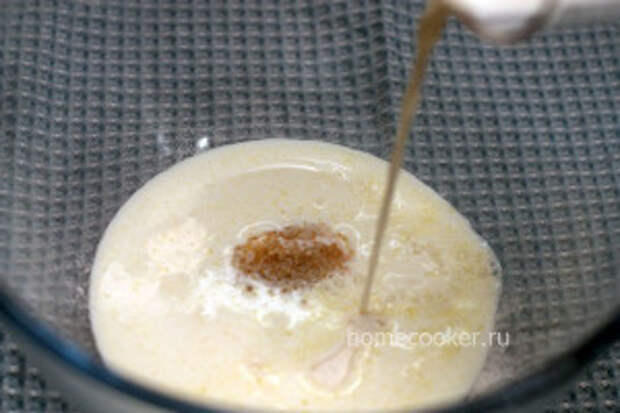 Вареники с творогом Smeshvaem ingredienty dlya testa 300x200 Вареники с творогом