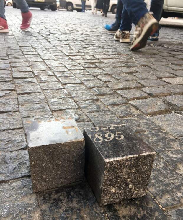 Надгробия под ногами: как бульвары Праги вымостили камнями с еврейских кладбищ