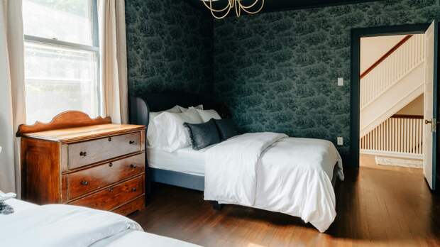 Обои снова в тренде: какие принты и фактуры выбирают дизайнеры в 2026