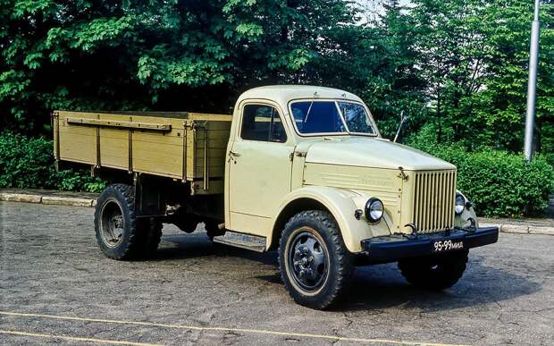 Всемирно известные грузовики СССР — почему их выпускали параллельно целых 27 лет