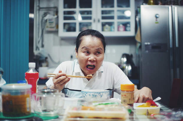 Также в Китае не стоит указывать своими палочками для еды на кого-либо. Подобный жест считается грубостью. (kulucphr)