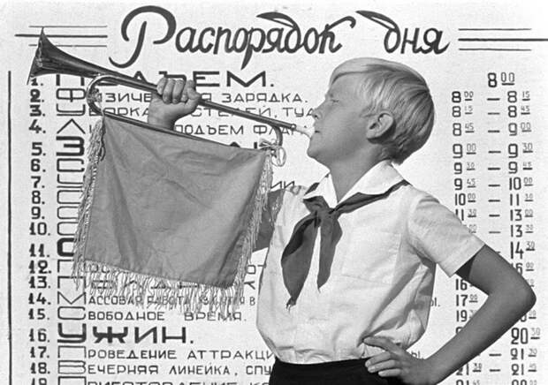 Кадр из художественного фильма Элема Климова «Добро пожаловать, или Посторонним вход воспрещен» (1964)