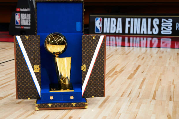 Кейс для кубка NBA от Louis Vuitton