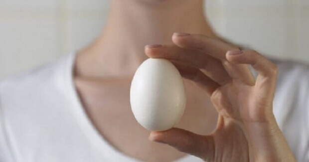 Избавиться от папиллом вам поможет обыкновенное куриное яйцо