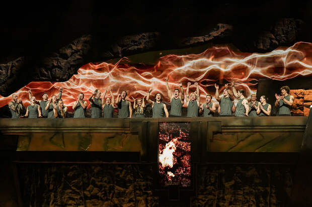 12 участников шоу "Титаны" поборются за звание "абсолютного титана" в финале