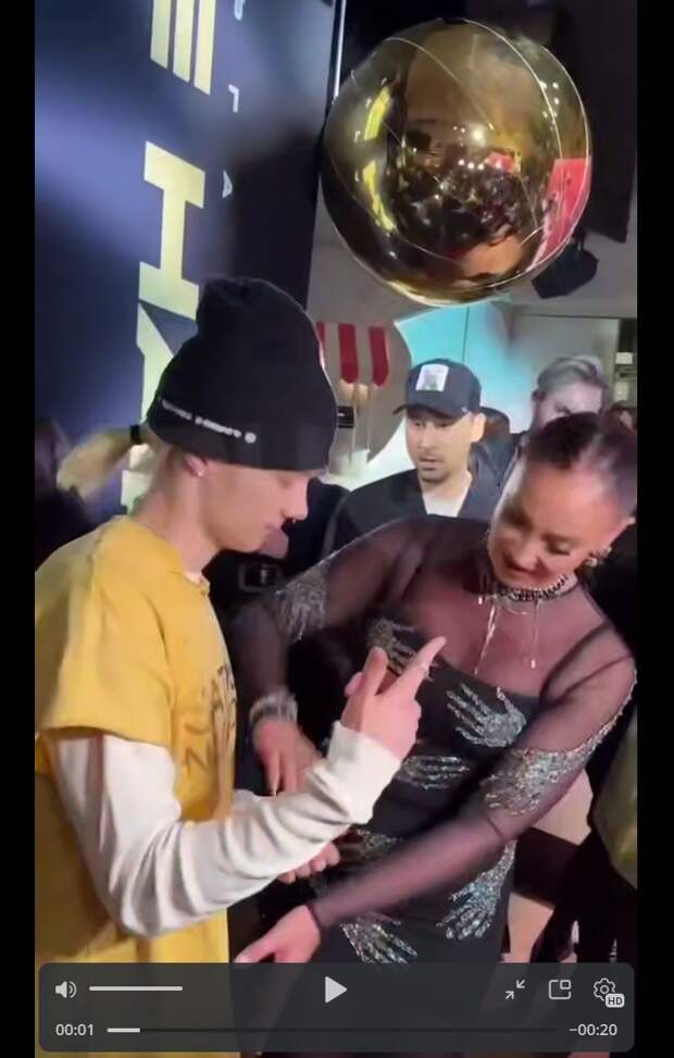 Ольга Бузова с кругленьким животиком полезла в трусы к молодому парню Ольга Бузова с кругленьким животиком полезла в трусы к молодому парню