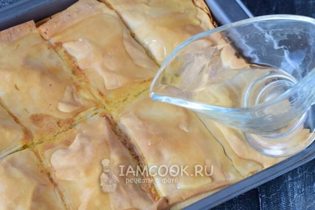 Полить Гуллеш сиропом