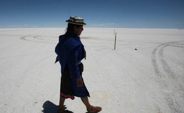 Салар де Уюни Боливийское Салар де Уюни входит в список ЮНЕСКО: это самое большое месторождение соли в мире. Кроме того, здесь же добывается внушительное количество лития, являющегося ключевым компонентом в батареях большинства электронных приборов.
