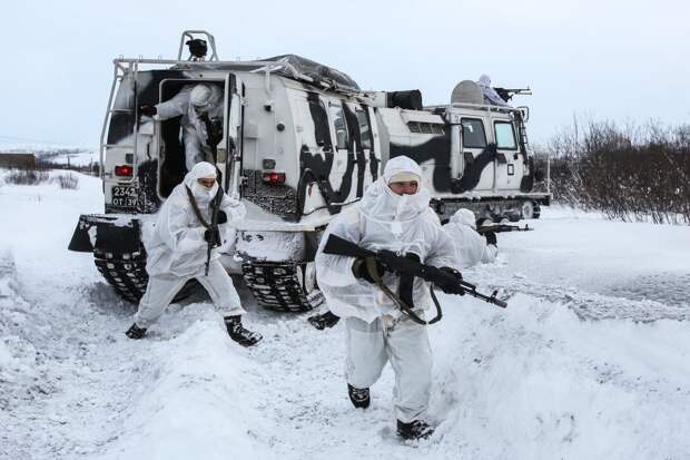 Более 10 тысяч военных вышли на учения на юге России