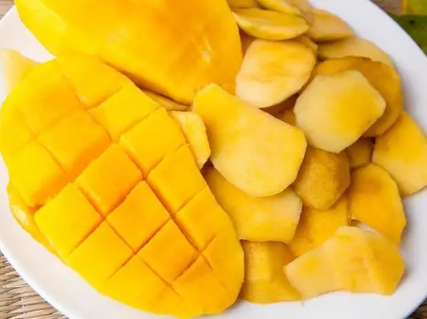 Назван фрукт, который поможет снизить вес