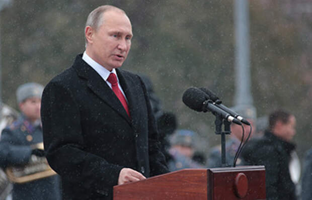 Президент России Владимир Путин во время выступления на открытии памятника святому равноапостольному князю Владимиру на Боровицкой площади