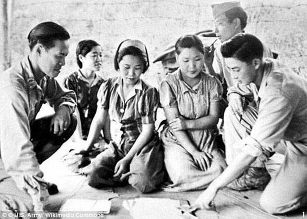Освобожденные женщины. Мьянма, 1944 год. Освобожденные женщины. Мьянма, 1944 год.