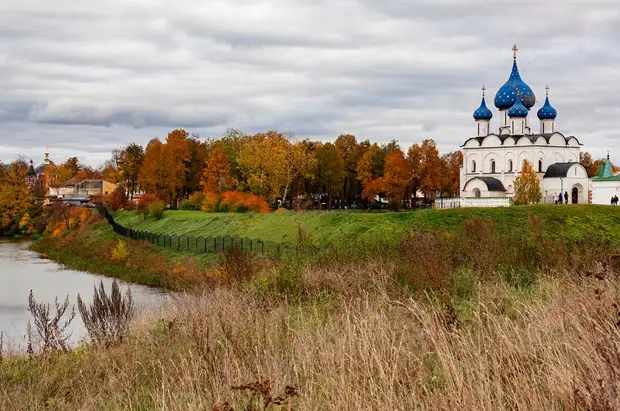 Город Суздаль осень