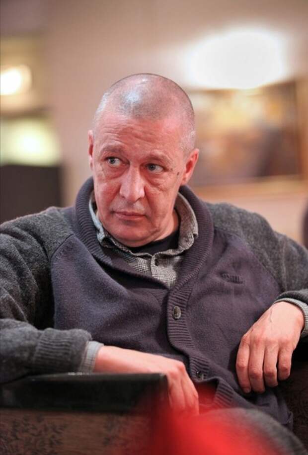 «Собрался с силами, чтоб остаться в живых»: Михаил Ефремов отмечает день рождения за решеткой