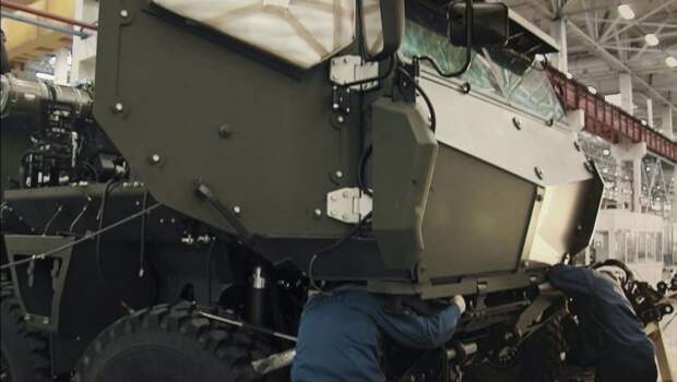 Сборка бронированного модульного автомобиля К-63968 "Тайфун-К" броневик, видео, военная техника