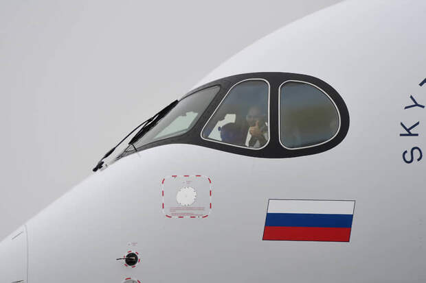 Торжественная презентация самолета Airbus А350-900 в марте 2020 года