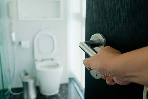 Россиянам назвали безопасную длительность акта дефекации