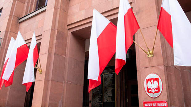 Польша не станет высылать посла России из-за инцидента с ракетой в воздушном пространстве страны
