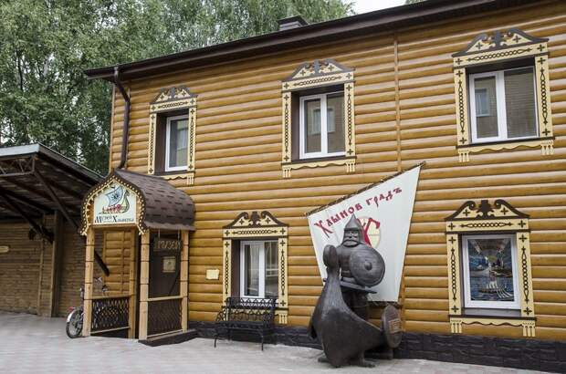 Скульптуру старика, хлебающего лаптем щи, установят в Кирове