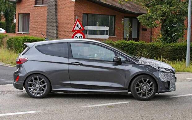 ford-fiesta-ecoboost-hybrid-facelift-шпионское фото-2021-proauto-02