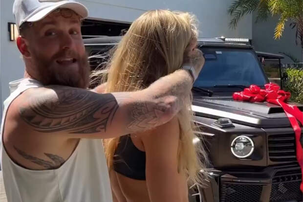 Жених конькобежки подарил ей роскошную машину в честь победы на Олимпиаде