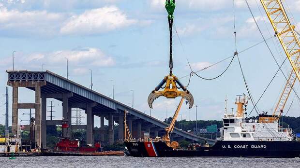 Американские инженеры полностью восстановили проходимость канала в порту Балтимора