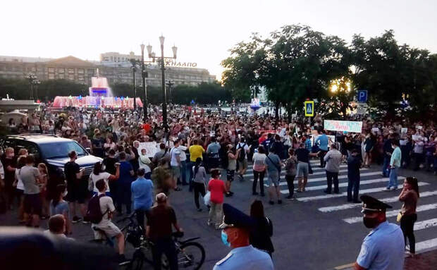 «Чемодан-Москва-Самара»: Хабаровск встретил нового врио митингами