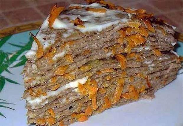 печеночный торт со сметанным соусом