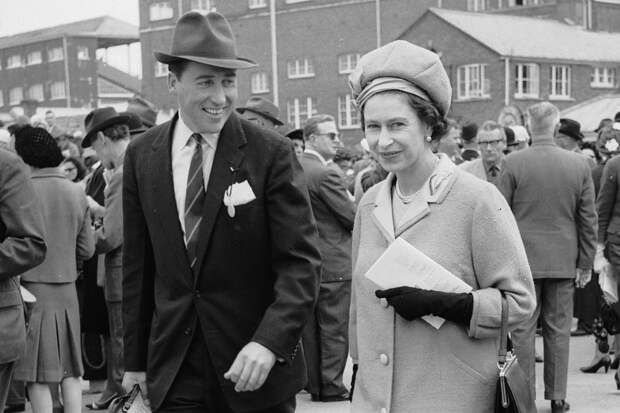 Королеву Елизавету II заподозрили в измене мужу