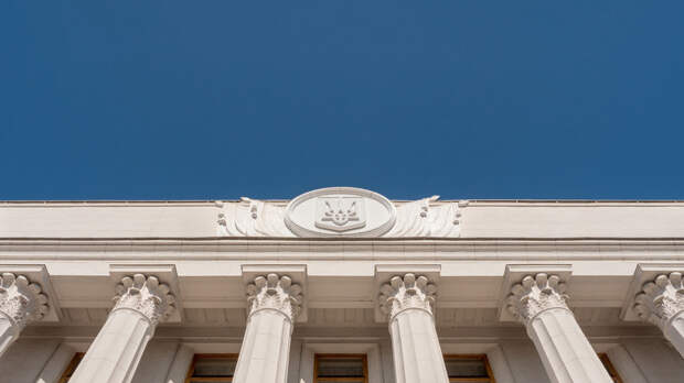 «СТРАНА.ua»: в Раде был почти пустой зал на голосовании о повышении налогов