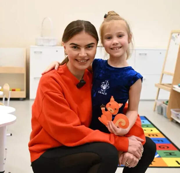 Алина Кабаева с воспитанницей академии