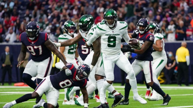 Josh Johnson running into the end zone