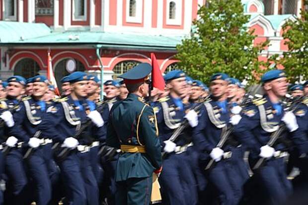Песков подчеркнул приоритет безопасности в День Победы