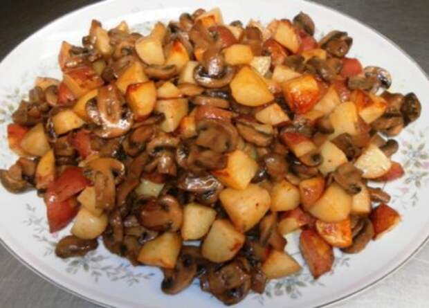 Жаркое из картошки с грибами и мясом