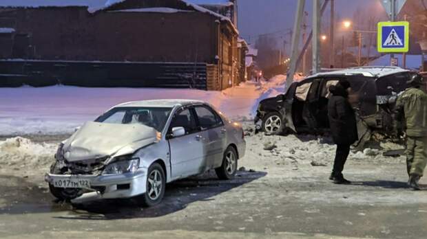 Пострадала пассажирка иномарки. Стали известны подробности жесткого ДТП в центре Барнаула