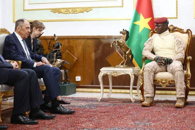 Россия усиливает военное присутствие в Африке: Замминистра обороны Евкуров встретился с главой Мали
