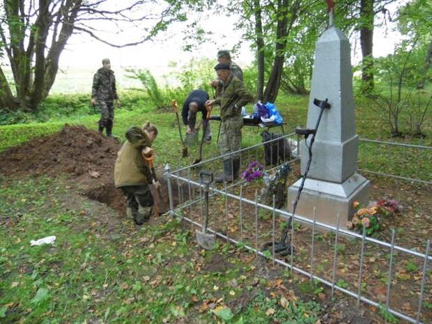 Найдено неучтенное захоронение 153 советских бойцов в поселковом парке война, история, факты