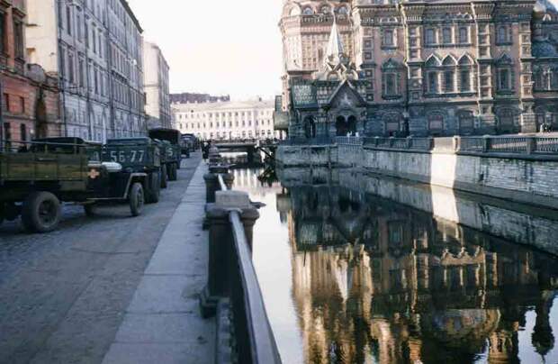 Канал Грибоедова с видом на храм Спаса на Крови, Ленинград.