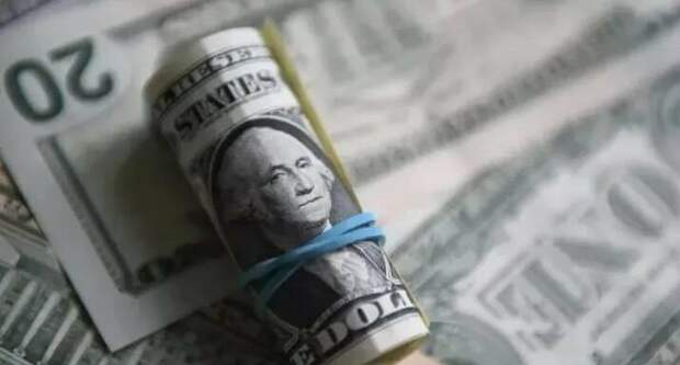 SWIFT: доля доллара в международных расчетах достигла рекордных 48%