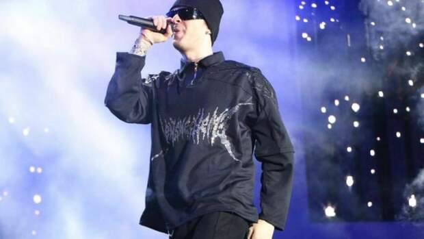 Певец Егор Крид / Фото: телеграм-канал губернатора Омской области Виталия Хоценко