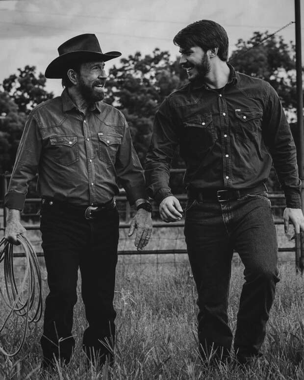 Сын покойного Чака Норриса посвятил ему душераздирающий пост