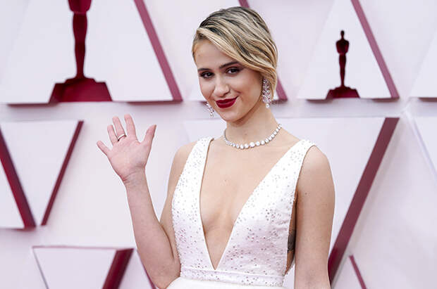 Оскар-2021: Мария Бакалова на красной дорожке