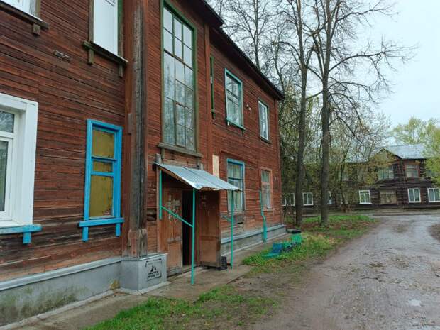 Власти Заволжска обязали расселить аварийный дом до конца 2026 года