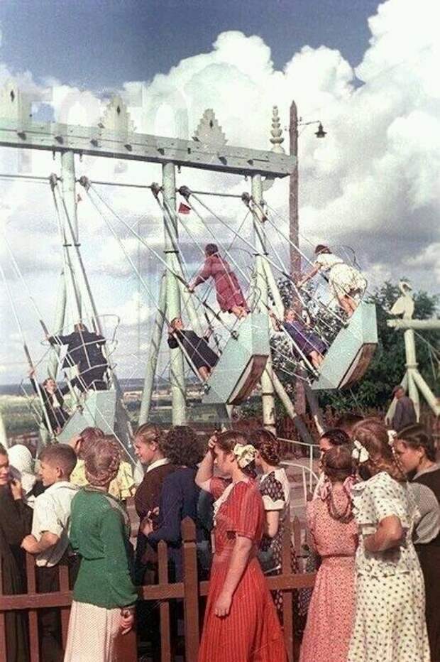 Качели-лодочки. СССР, 50-е
