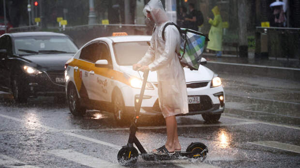 Ливни и грозы ждут Подмосковье: "желтый" уровень погодной опасности объявили синоптики