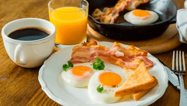 Учёные из Японии выяснили, что отказ от завтрака в четыре раза увеличивает риск развития деменции